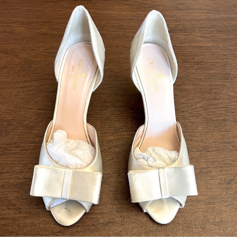 Elegant Kate Spade White/Cream Satin Pumps with Glitter heels